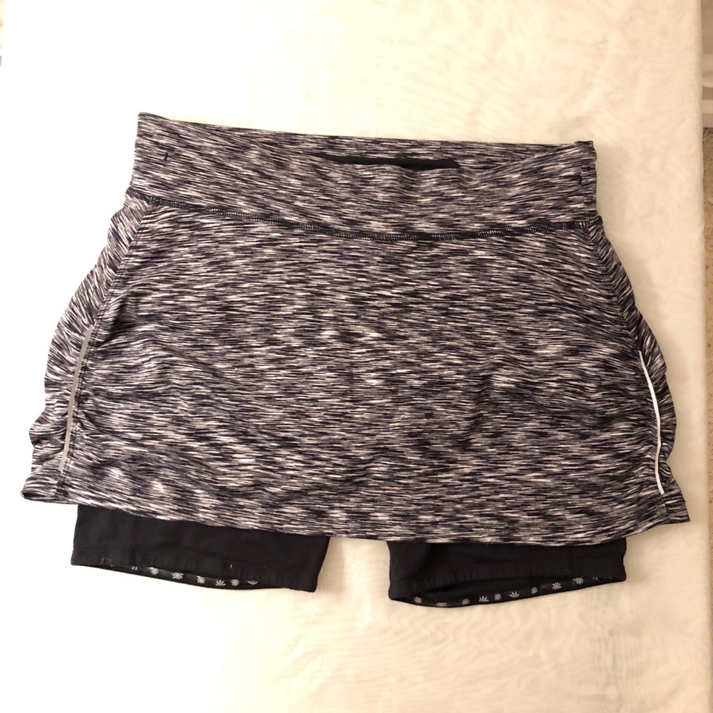 Athleta 2-in-1 running skort - Size M